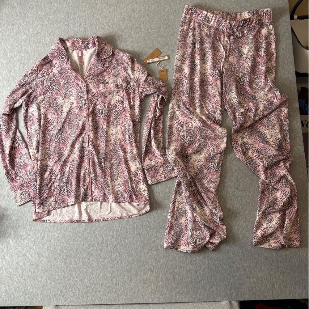 SKIMS Sleep Long Sleeve Animal Print Pajamqs